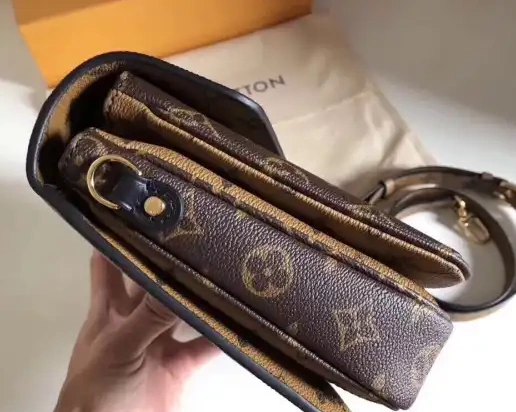 POCHETTE Vuitton METIS Louis 0322